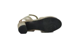 L'AMOUR DES PIEDS Mahiya